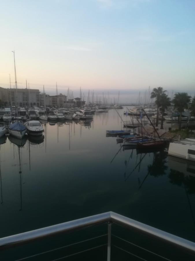 Sur Le Quai De Port Frejus Apartment Exterior photo
